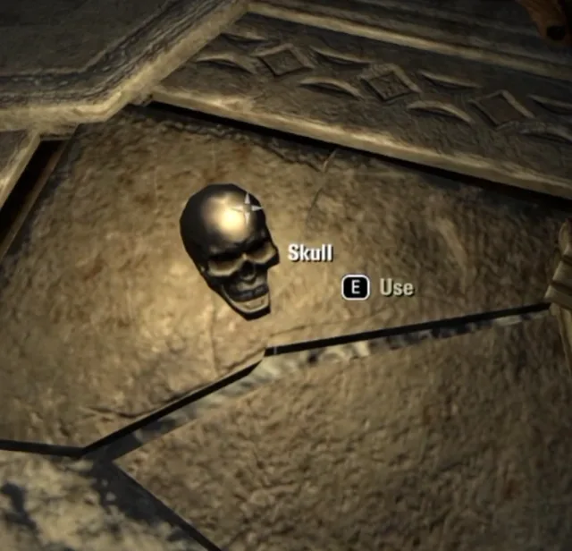 A regular skull with the Skull interaction prompt